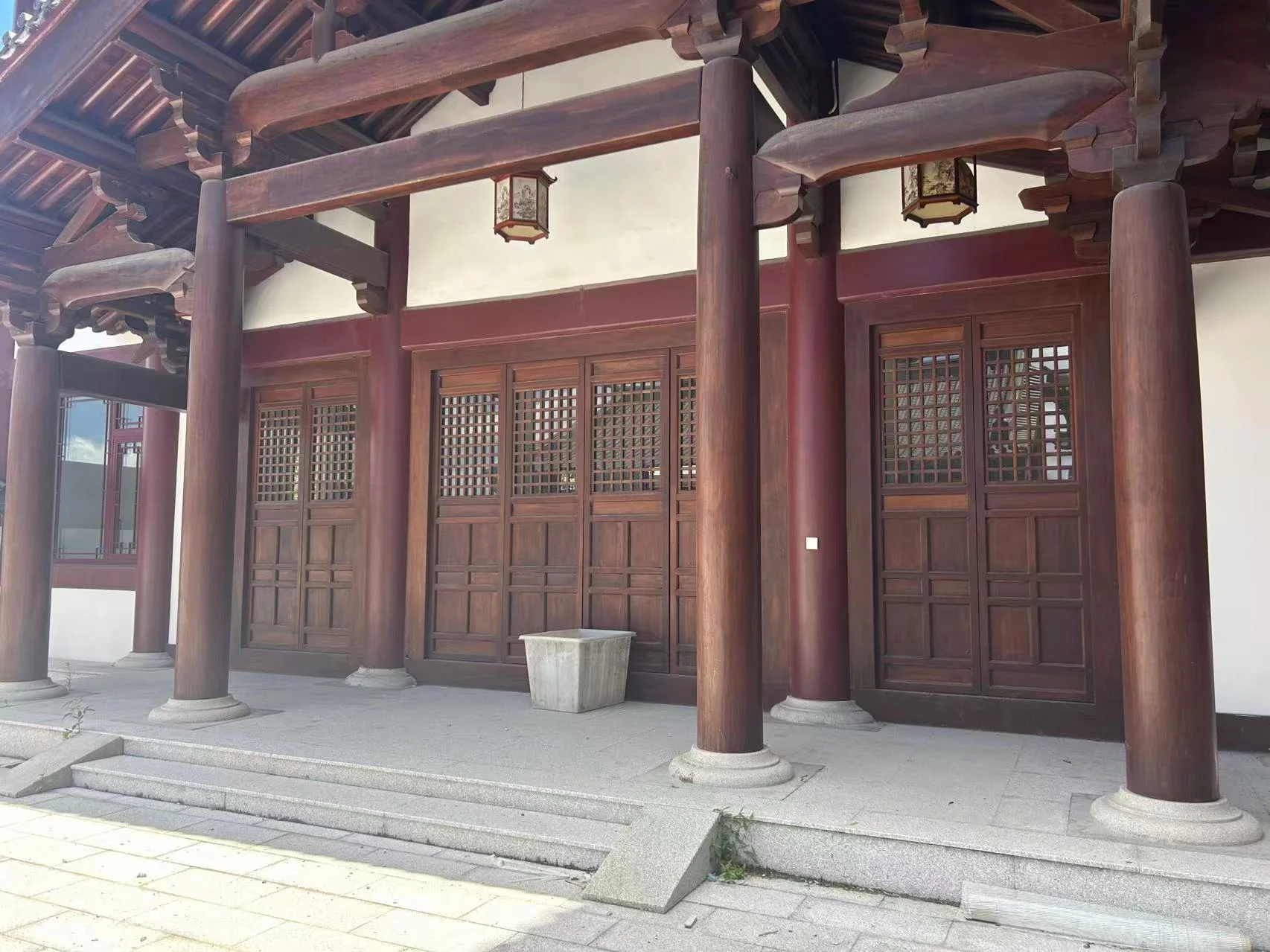 中式建筑木色门窗应用实景